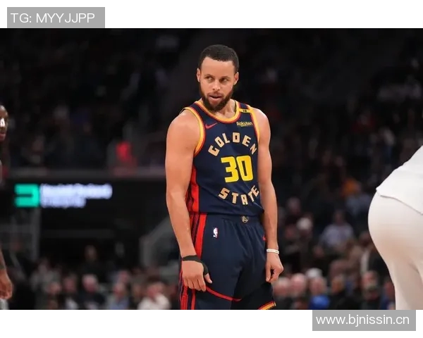 库里轻松出战16分钟贡献11分4篮板3助攻展现实力不凡